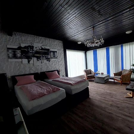 Am Hallenbad Hotel Garni Ratingen Exterior photo